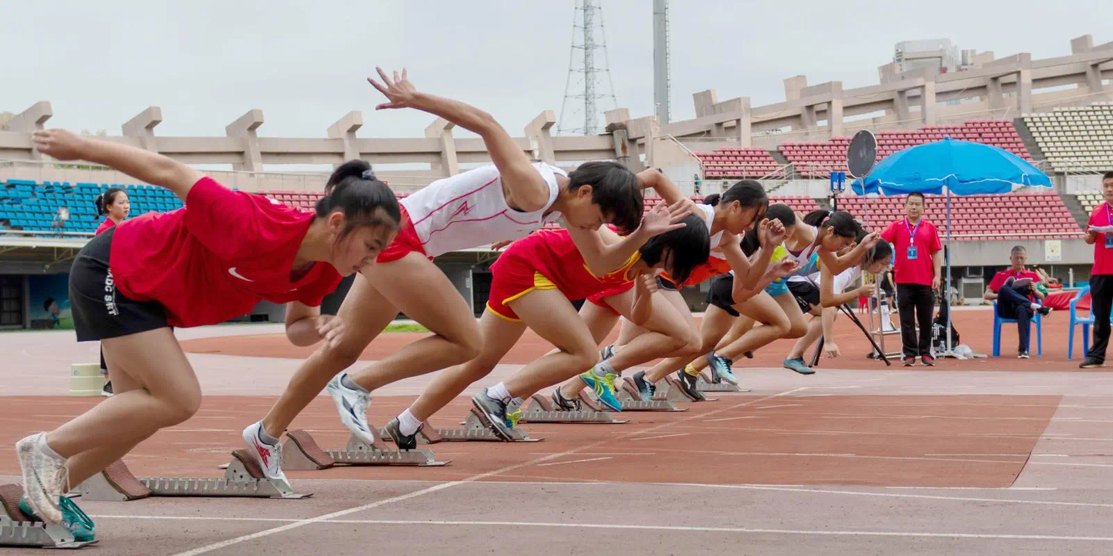 网球拍怎么选择初学者
